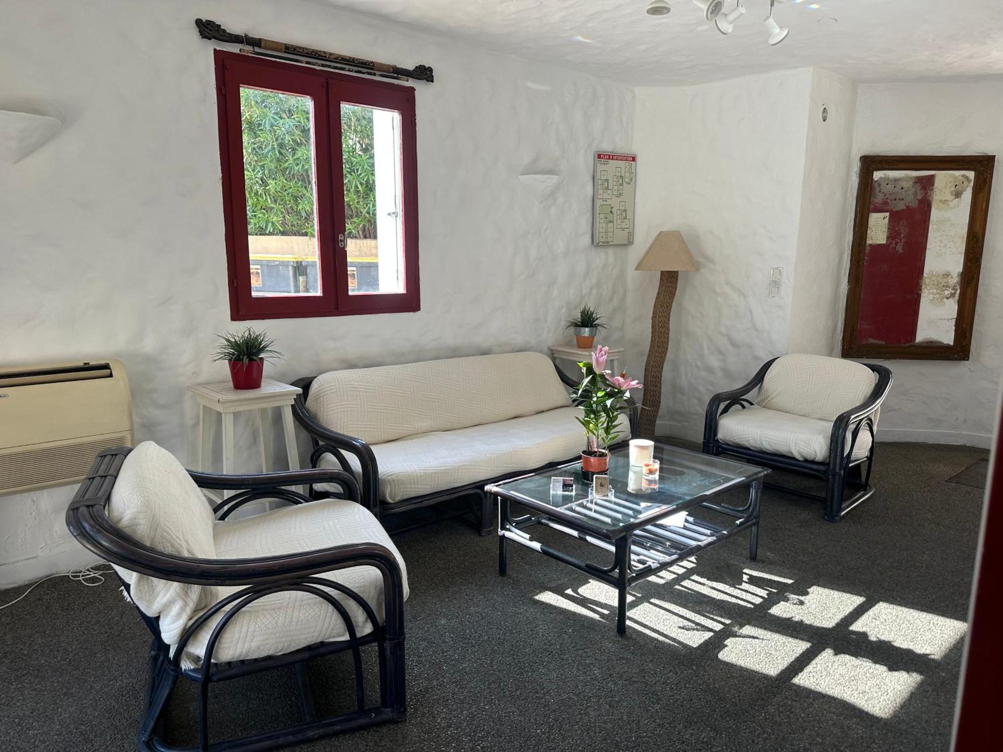 Hotel Maya Cavalaire-sur-Mer Bagian luar foto